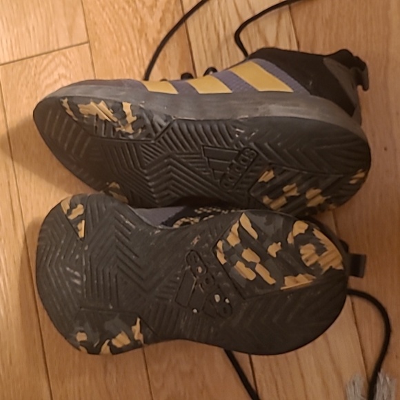 Boys Black Adidas Sneakers Size US4 - Picture 4 of 4